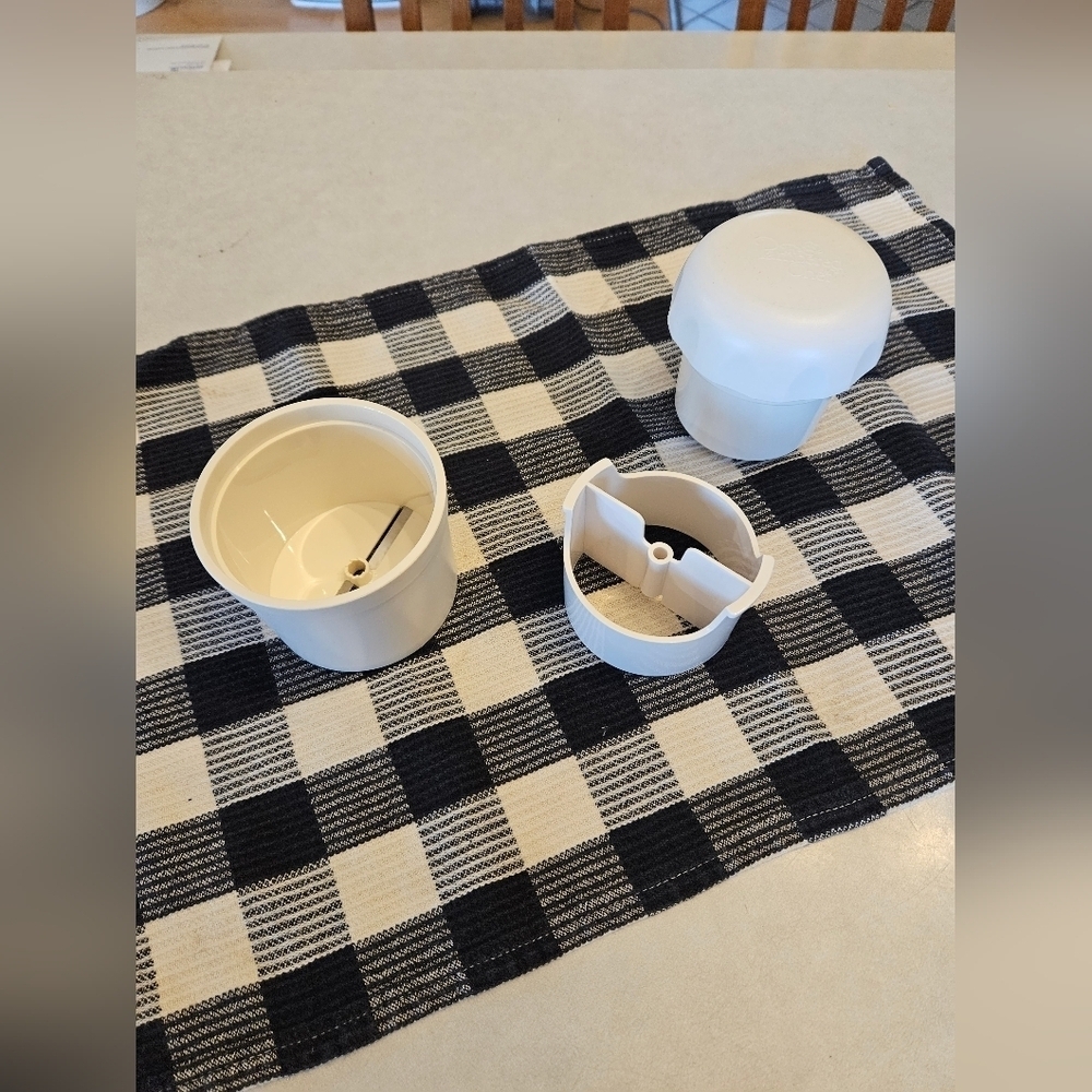 THE PAMPERED CHEF Spiral And Slice Vegetable Fruit Slicer Style